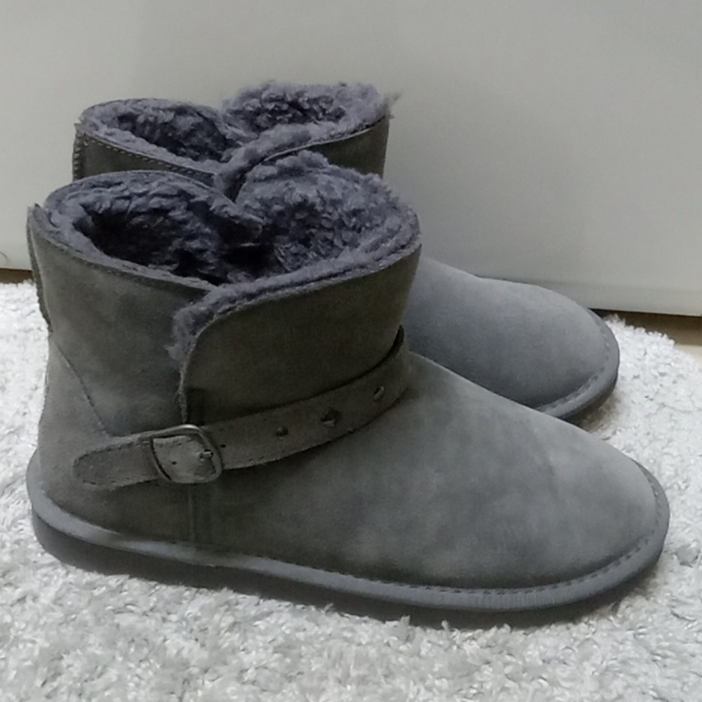*Final Price* NWOT Bearpaw Gray Boots Size 7.5